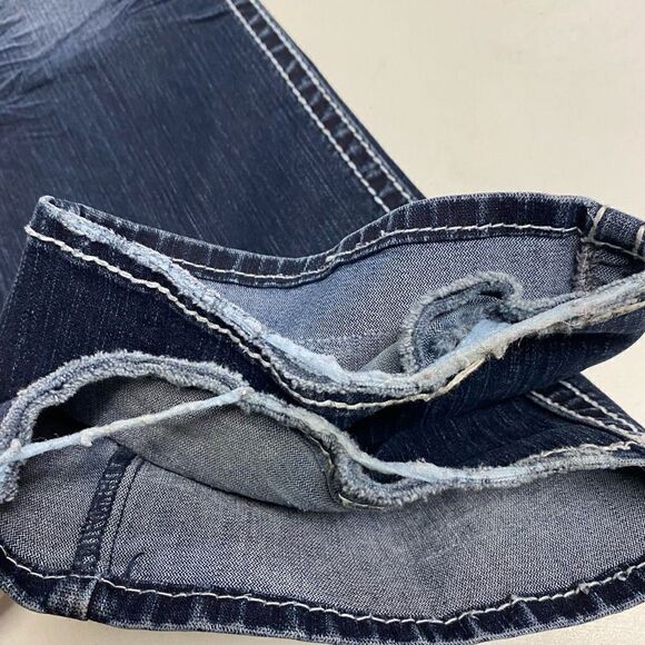 SILVER JEANS Aiko Bootcut Women’s Size 31/35 Distressed Dark Wash READ DESCRIPTI - Picture 3 of 11